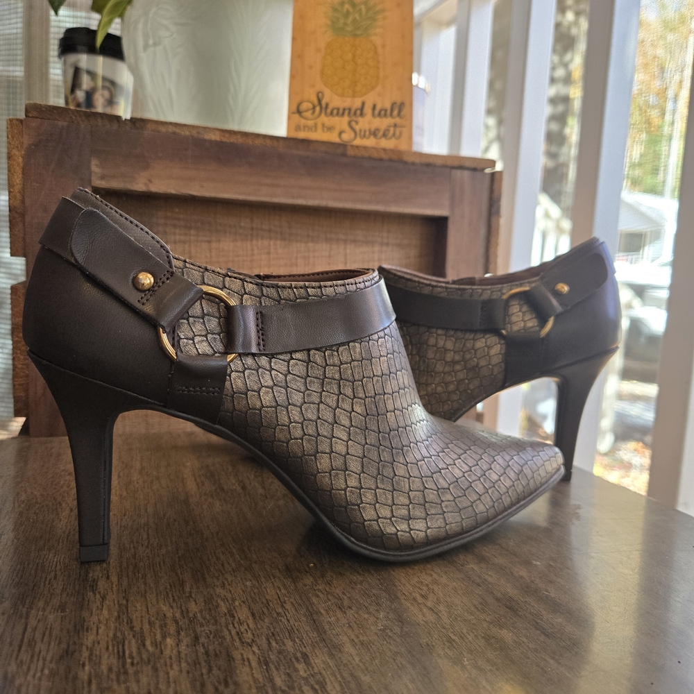 Bandolino Brown Textured Heels with Gold Accents